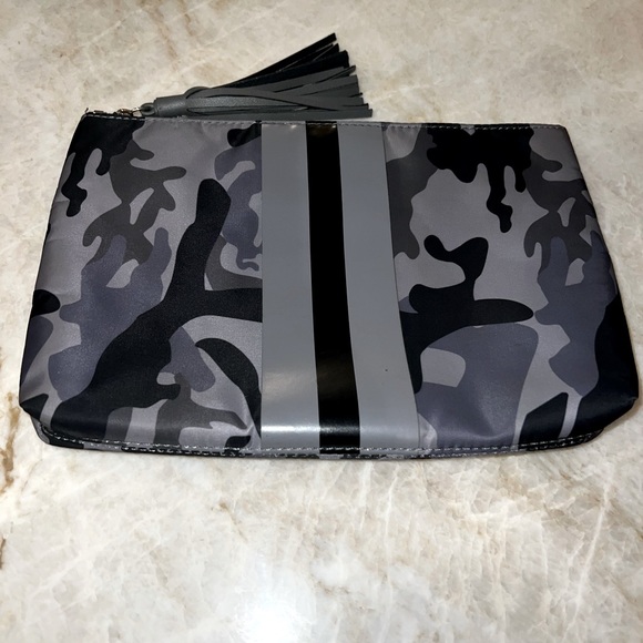 Ah!dorned camo tassel pouches - Picture 7 of 13